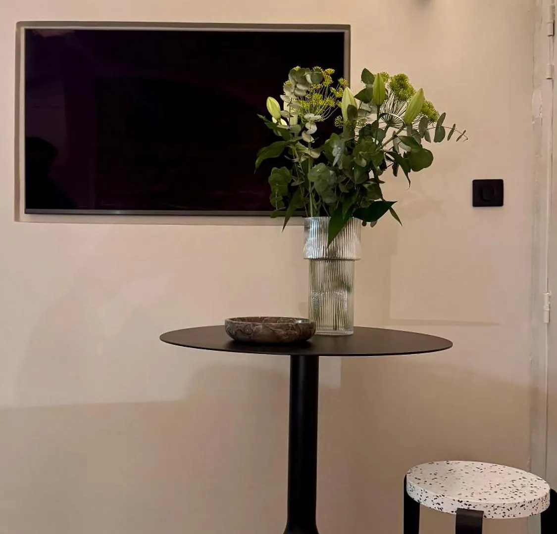 Apartment Luxury Suite 2Br In Charming Courtyard Le Marais Paris France