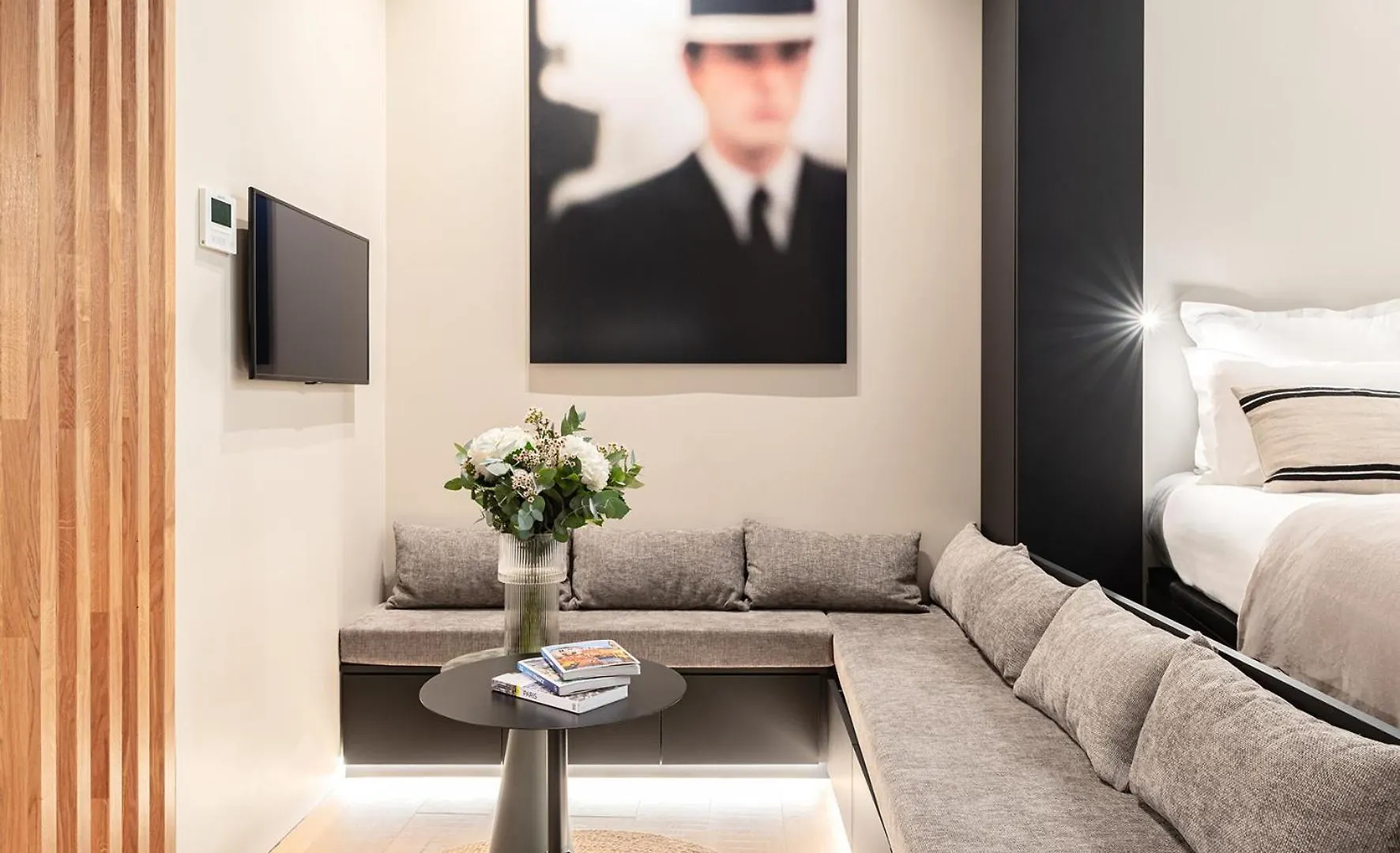 Luxury Suite 2Br In Charming Courtyard Le Marais contacts